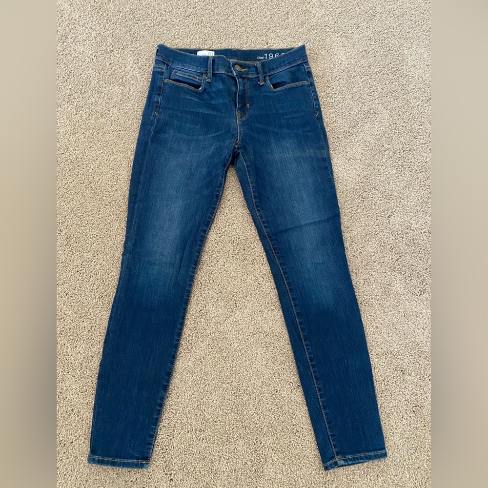 ❌SOLD❌ Gap 1969 legging Jean,  size 27
Dark Denim 
Gently used